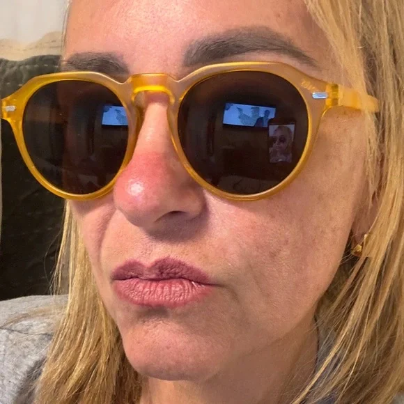 Stylish Yellow Sunglasses - Picture 1 of 5